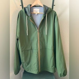 Men’s Army Green Rain Jacket. Weatherproof Vintage. Size large.